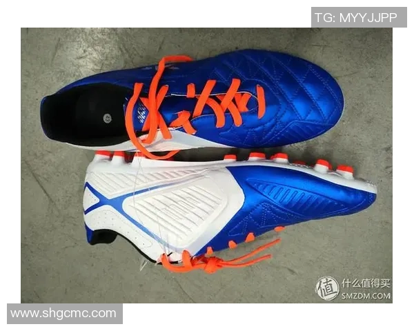 穿迪卡侬足球鞋的球星们如何用实战证明性价比优势